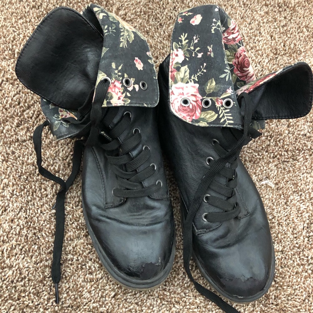 Combat boots